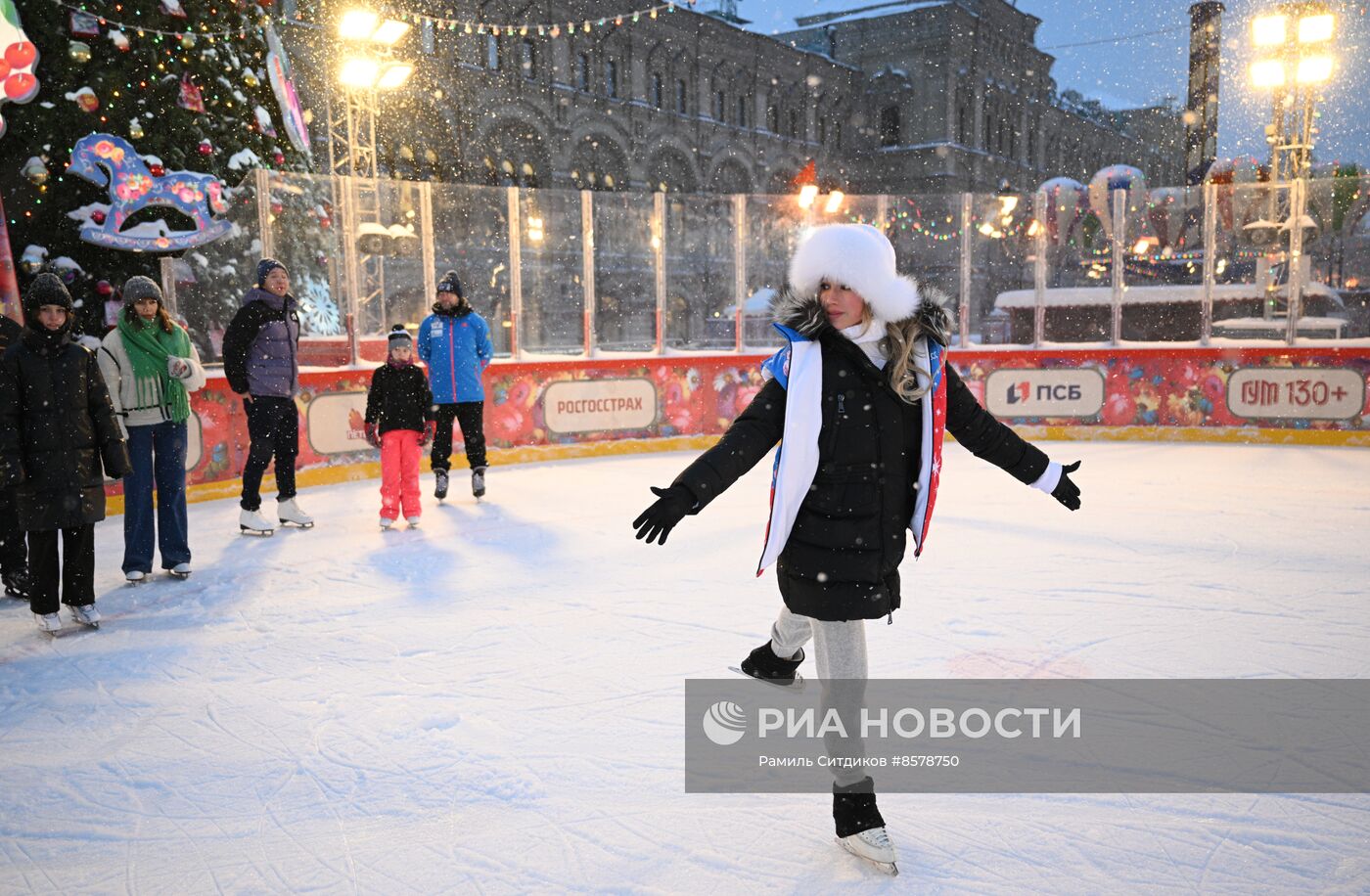Мастер-класс Алины Загитовой на ГУМ-катке