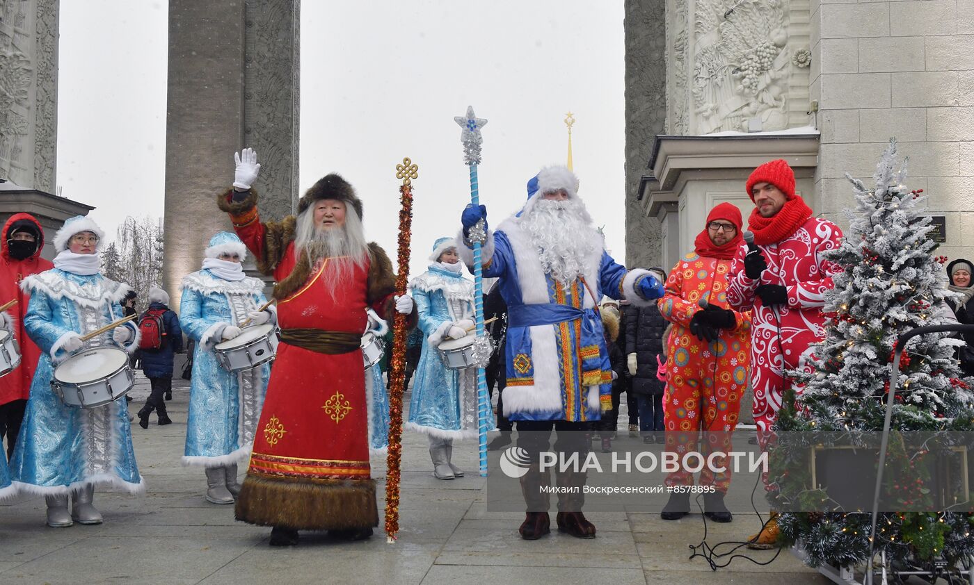 Выставка "Россия". День Деда Мороза: Соок Ирей и Кодзыд Поль