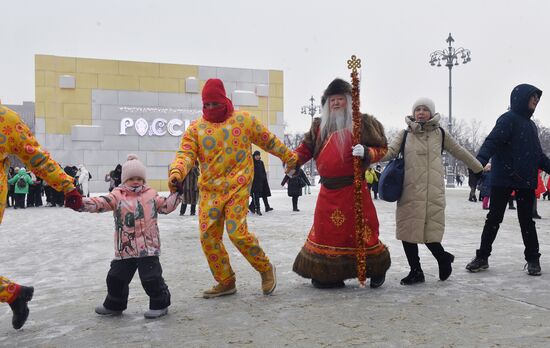 Выставка "Россия". День Деда Мороза: Соок Ирей и Кодзыд Поль