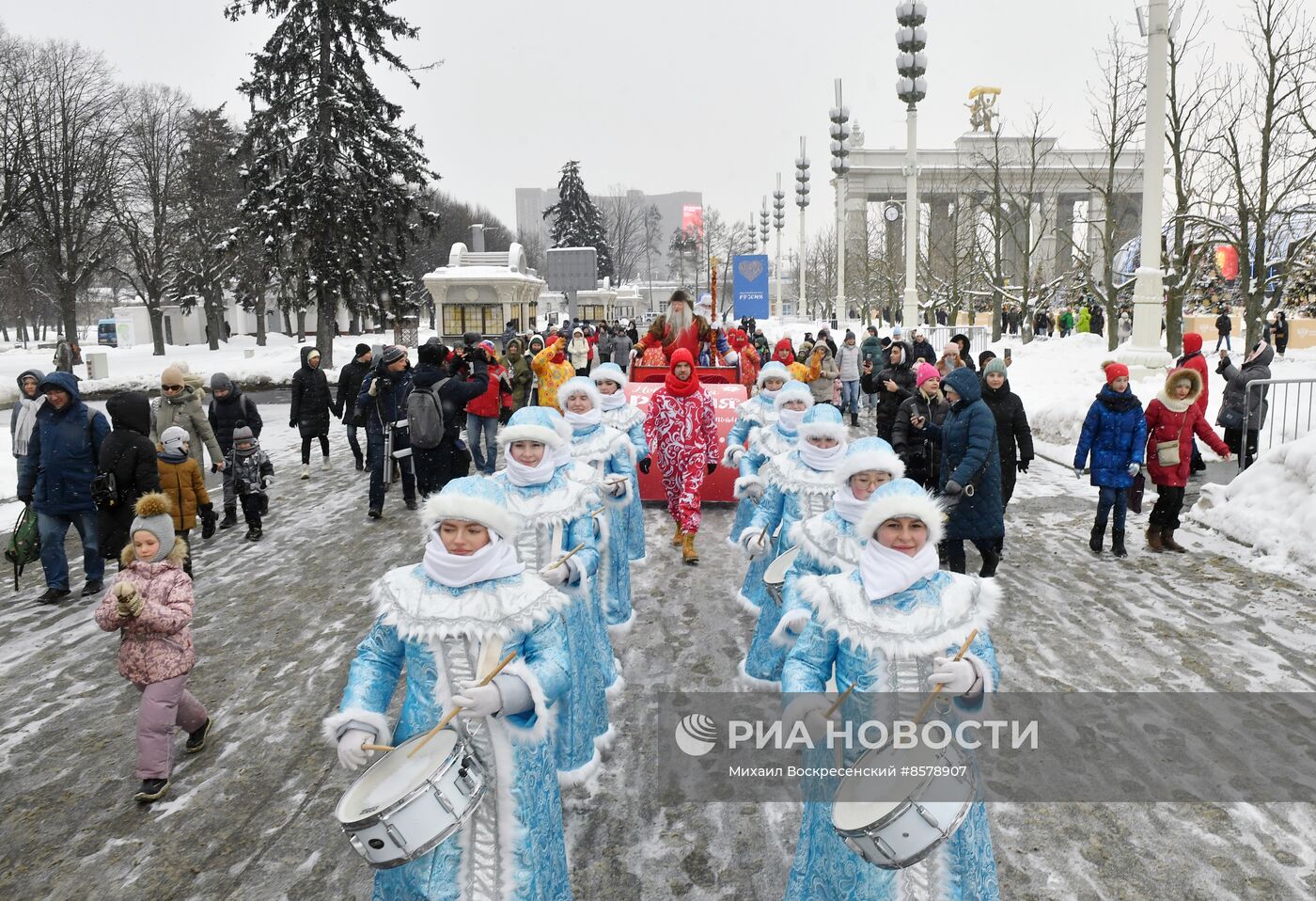 Выставка "Россия". День Деда Мороза: Соок Ирей и Кодзыд Поль