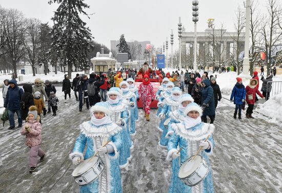 Выставка "Россия". День Деда Мороза: Соок Ирей и Кодзыд Поль