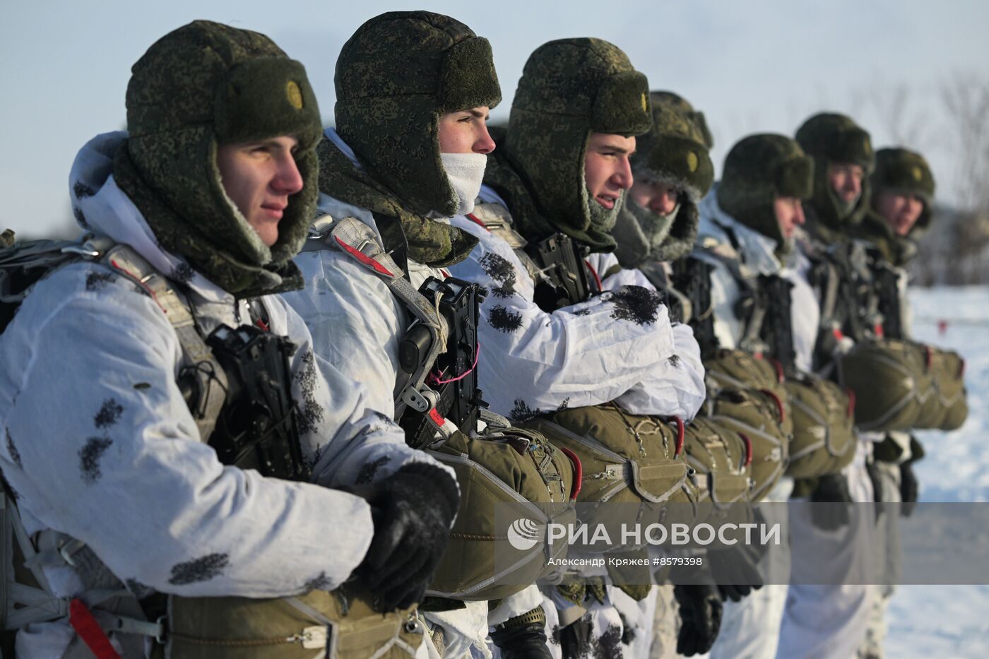 Занятия курсантов по боевой подготовке в Новосибирской области 