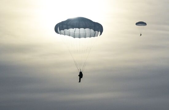 Занятия курсантов по боевой подготовке в Новосибирской области 