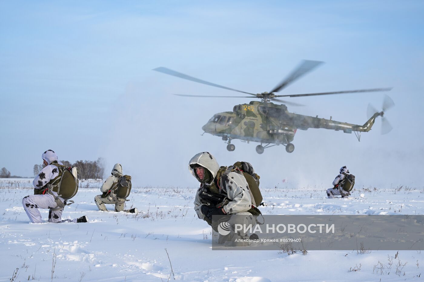 Занятия курсантов по боевой подготовке в Новосибирской области 