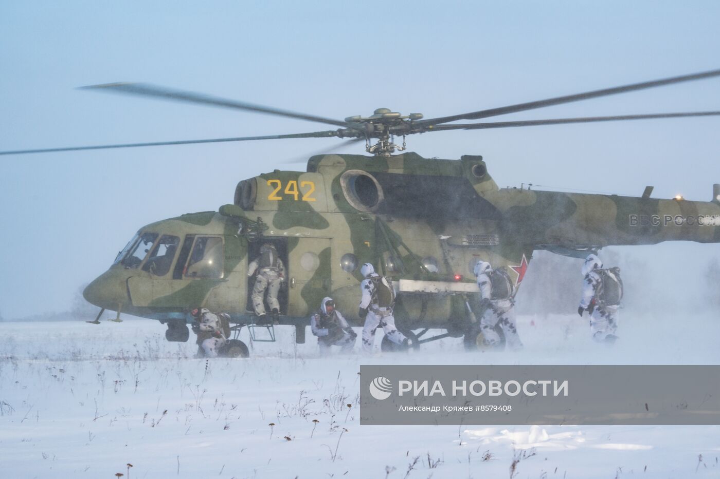 Занятия курсантов по боевой подготовке в Новосибирской области 