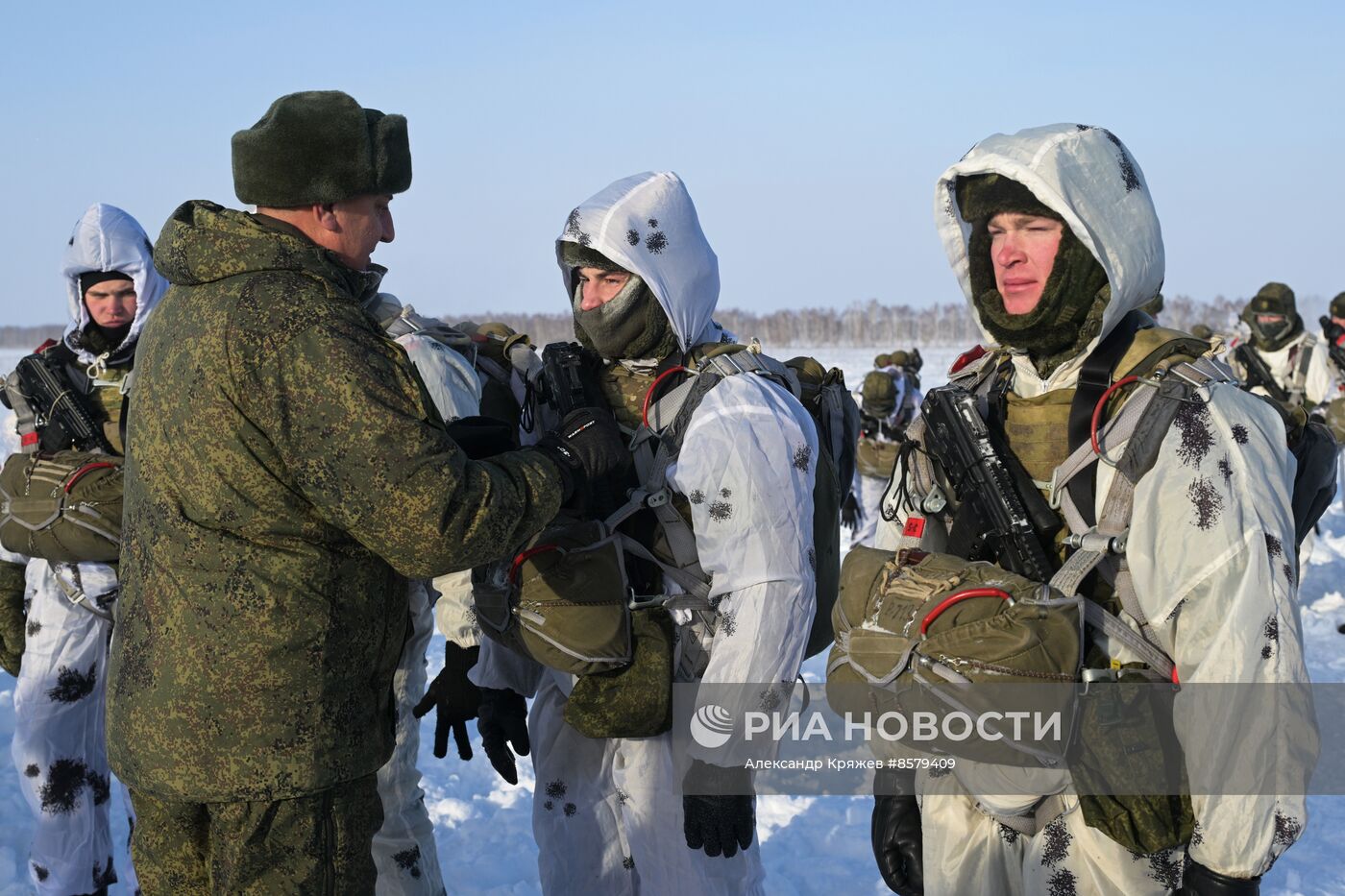 Занятия курсантов по боевой подготовке в Новосибирской области 