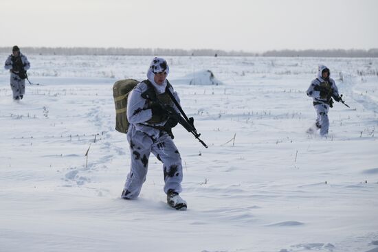 Занятия курсантов по боевой подготовке в Новосибирской области 