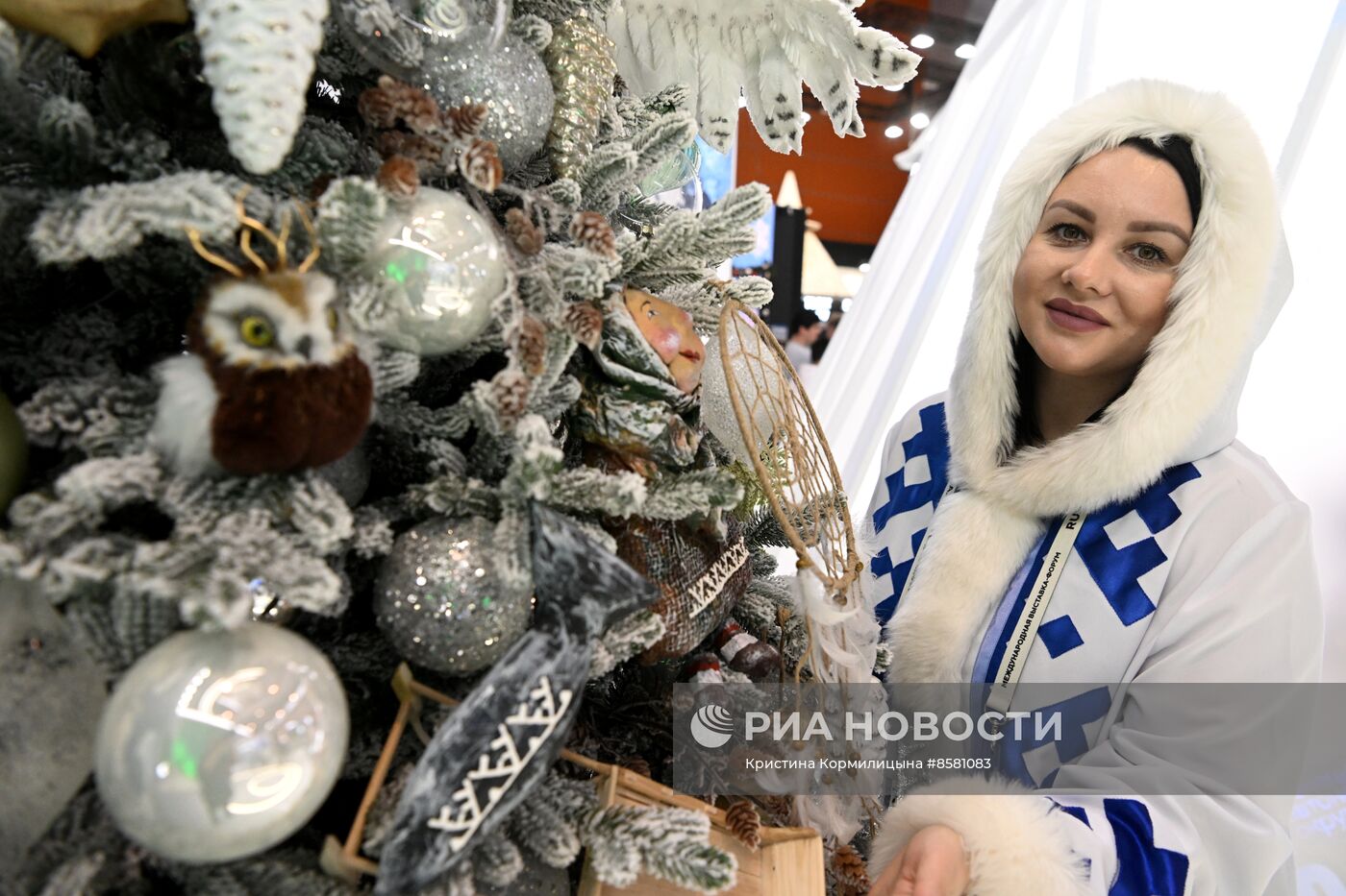 Работа выставки "Россия"