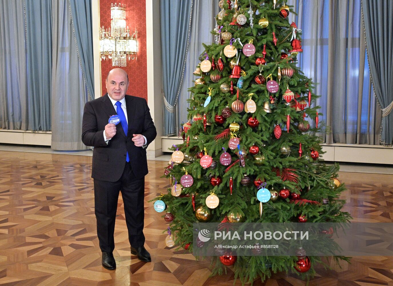 Премьер-министр РФ М. Мишустин принял участие в акции "Ёлка желаний"
