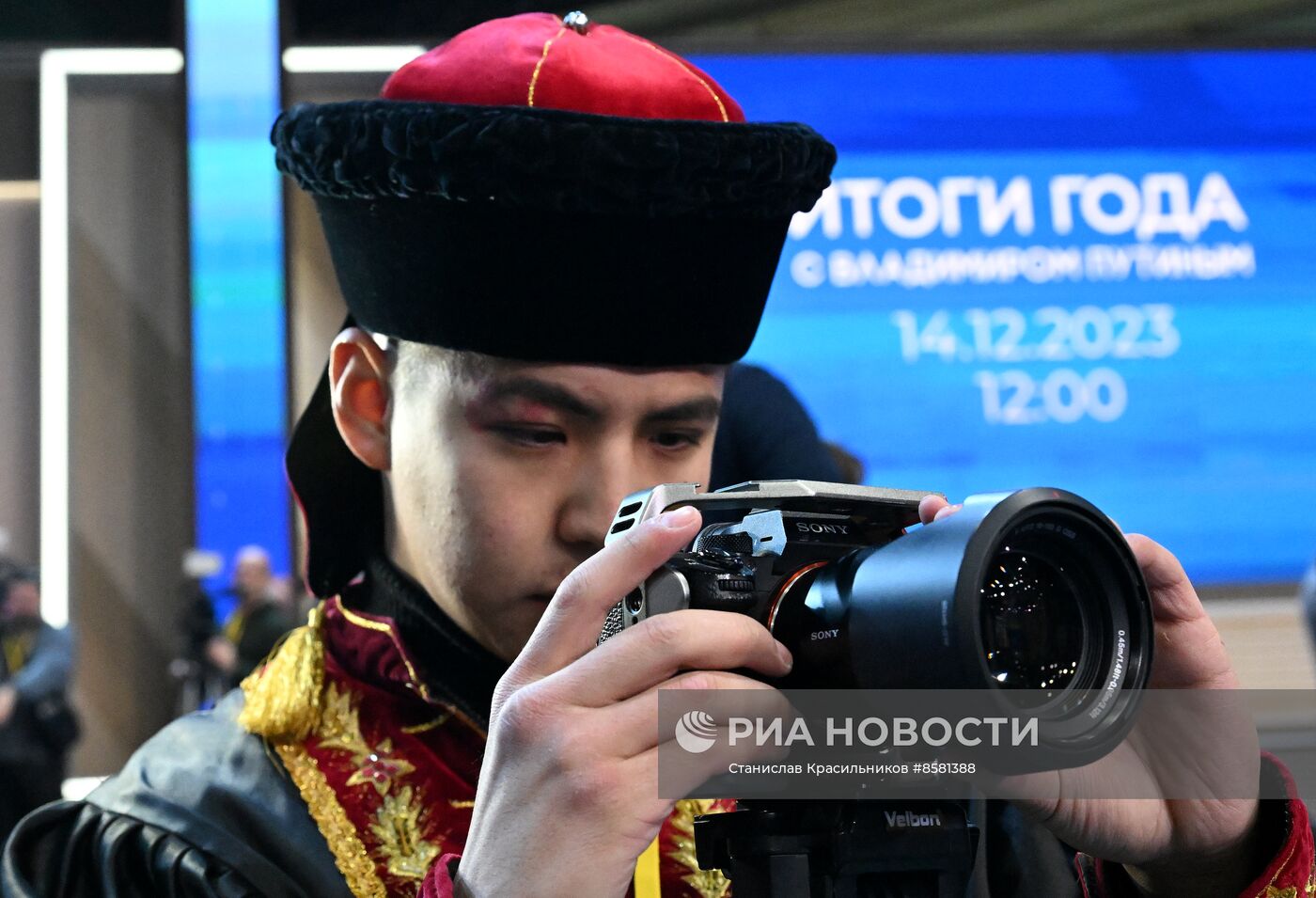 "Прямая линия" и большая пресс-конференция президента РФ В. Путина