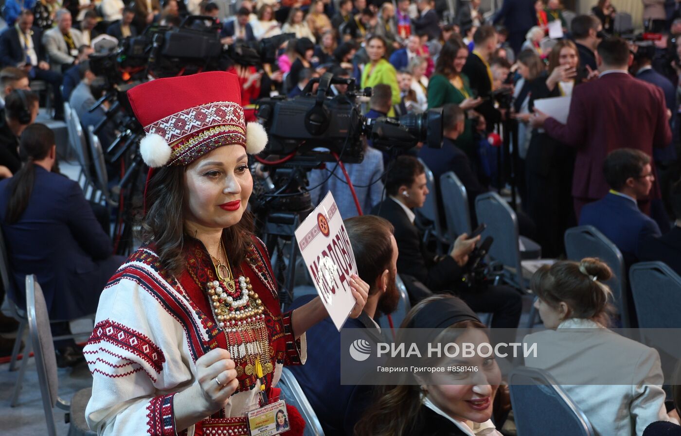 "Прямая линия" и большая пресс-конференция президента РФ В. Путина