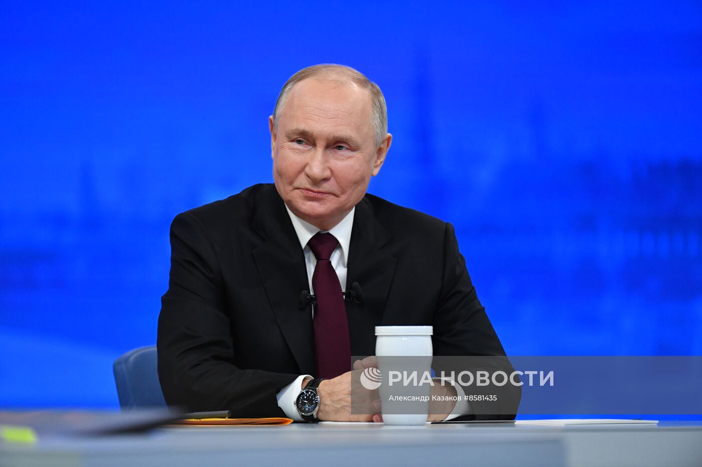 "Прямая линия" и большая пресс-конференция президента РФ В. Путина