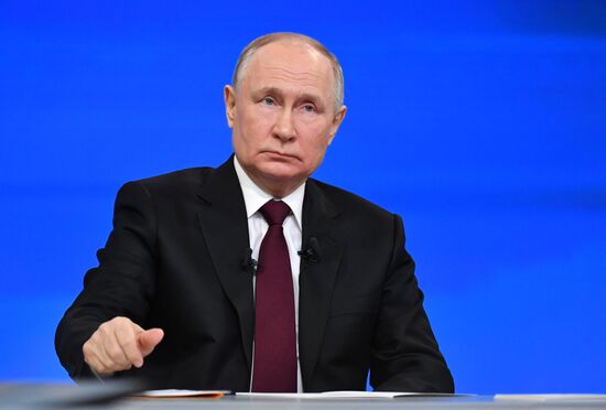 "Прямая линия" и большая пресс-конференция президента РФ В. Путина