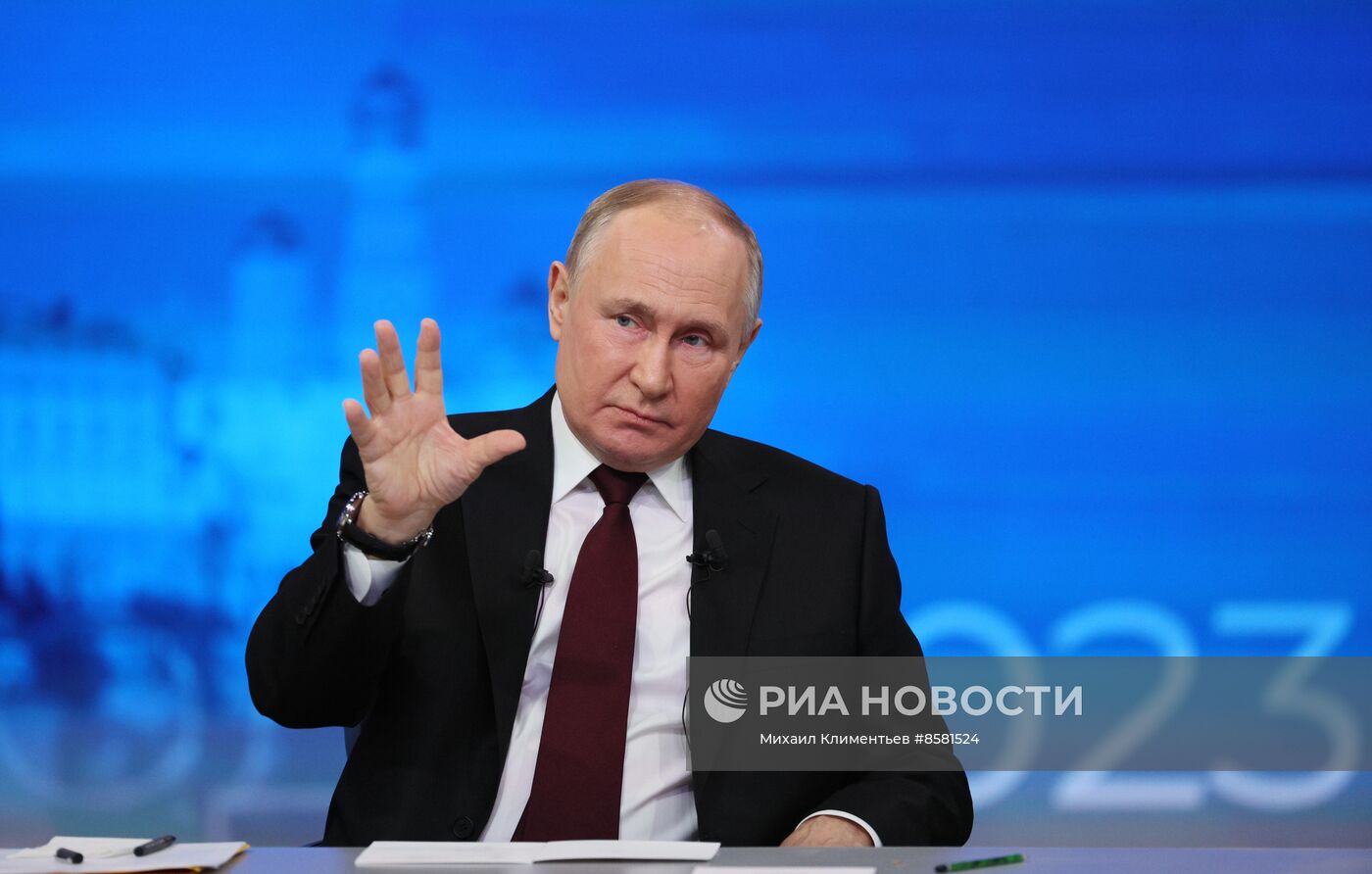 "Прямая линия" и большая пресс-конференция президента РФ В. Путина