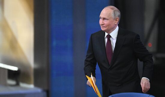 "Прямая линия" и большая пресс-конференция президента РФ В. Путина