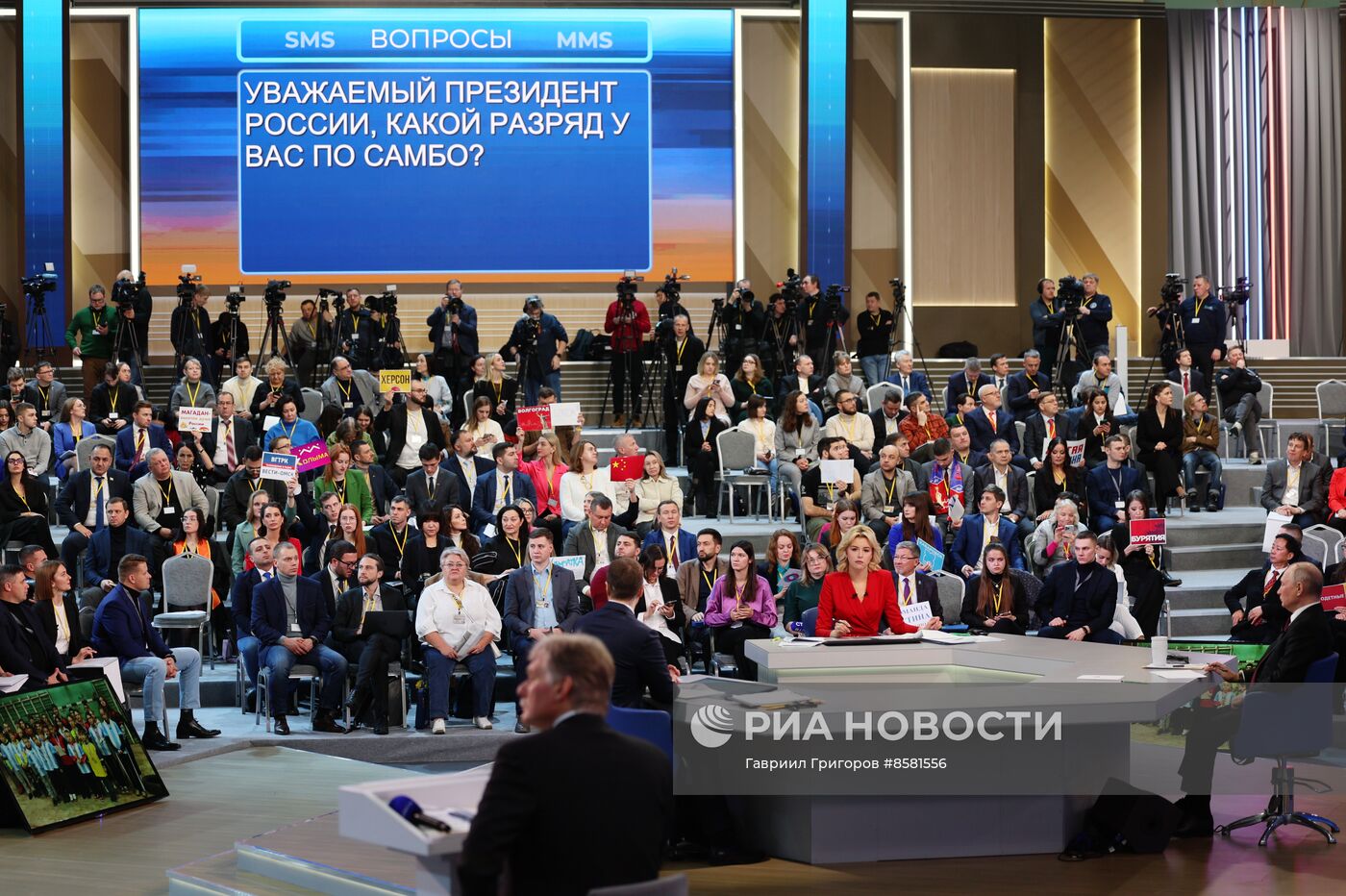 "Прямая линия" и большая пресс-конференция президента РФ В. Путина