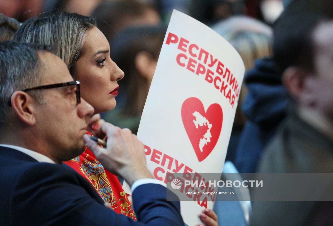 "Прямая линия" и большая пресс-конференция президента РФ В. Путина