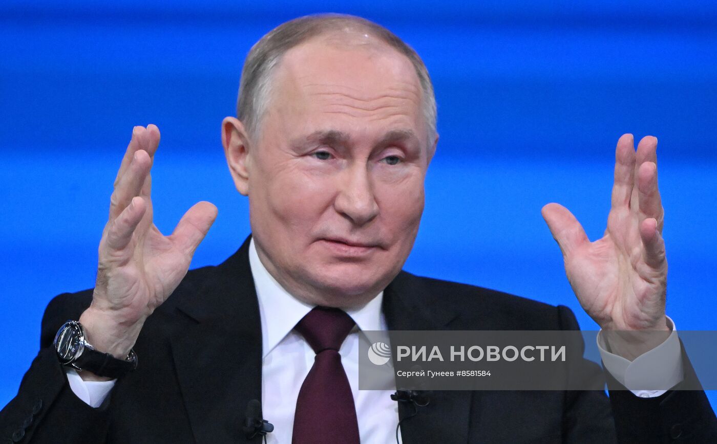 "Прямая линия" и большая пресс-конференция президента РФ В. Путина