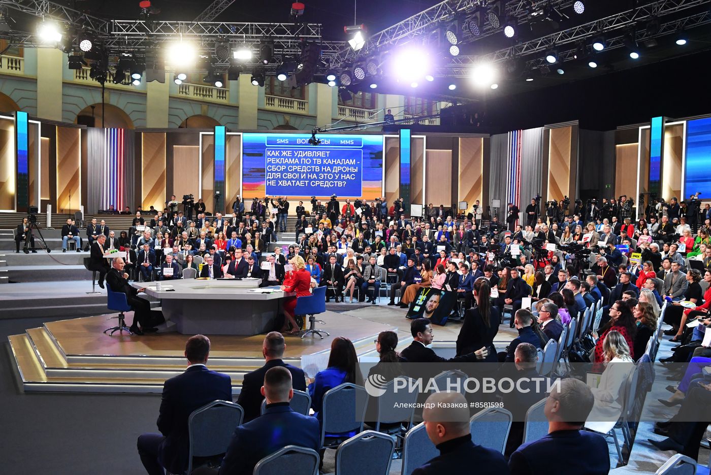 "Прямая линия" и большая пресс-конференция президента РФ В. Путина