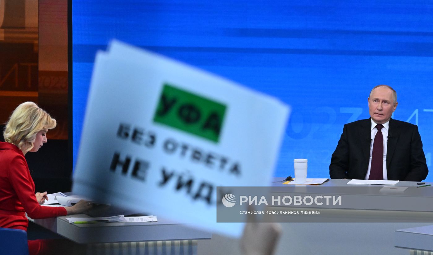 "Прямая линия" и большая пресс-конференция президента РФ В. Путина