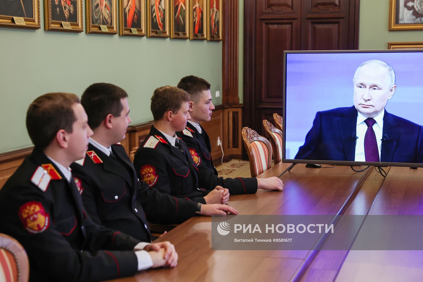 Трансляция "Прямой линии" и большой пресс-конференции президента РФ В. Путина