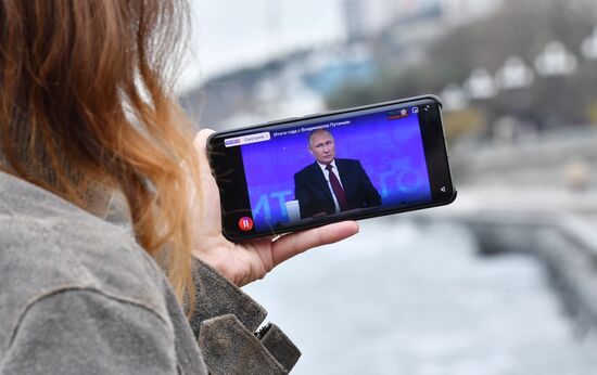 Трансляция "Прямой линии" и большой пресс-конференции президента РФ В. Путина