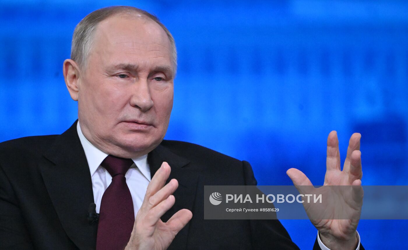 "Прямая линия" и большая пресс-конференция президента РФ В. Путина