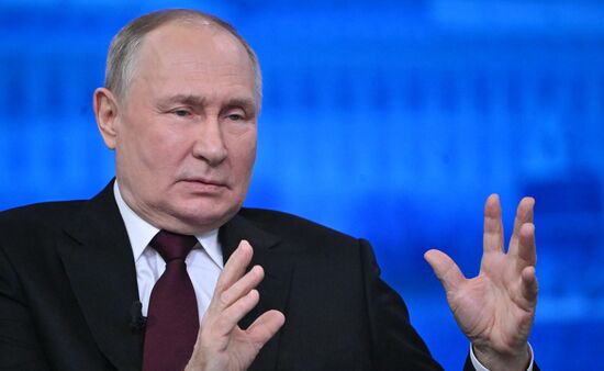 "Прямая линия" и большая пресс-конференция президента РФ В. Путина