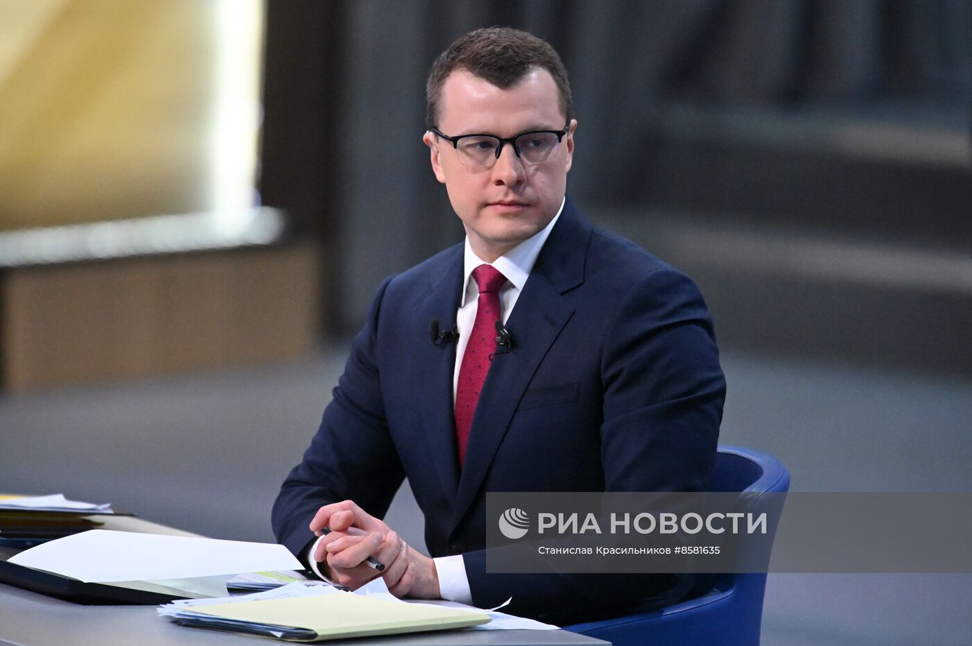 "Прямая линия" и большая пресс-конференция президента РФ В. Путина