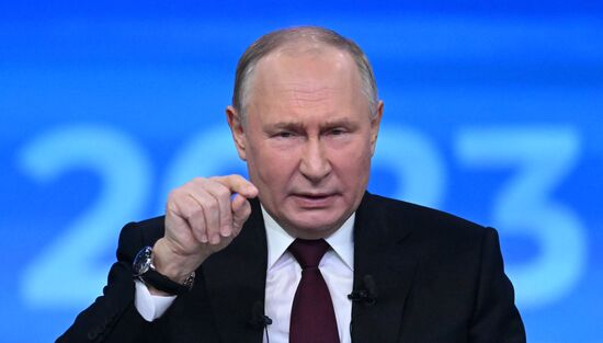 "Прямая линия" и большая пресс-конференция президента РФ В. Путина