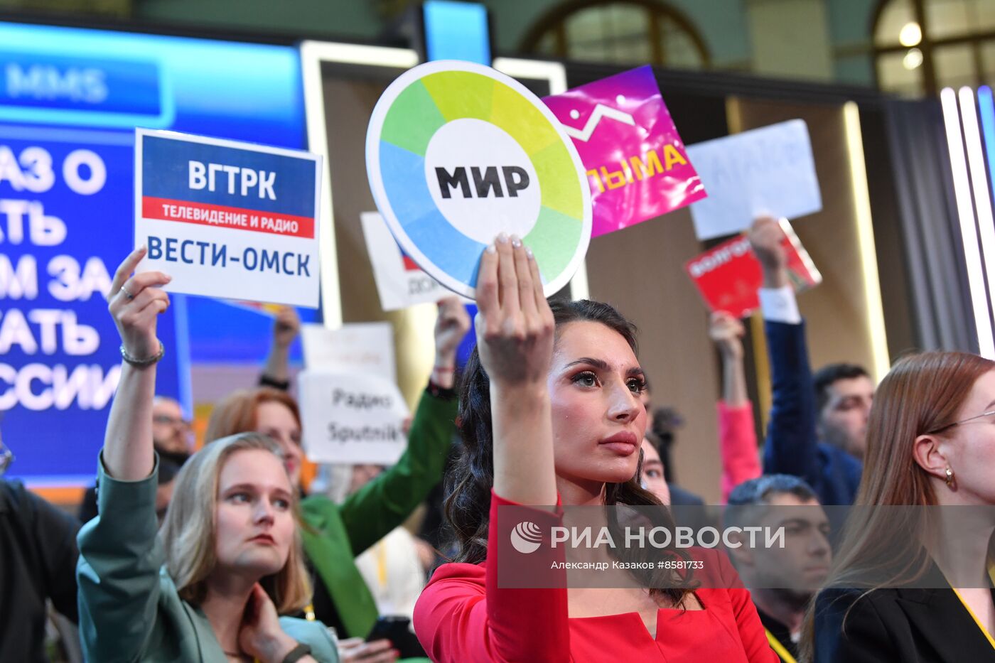 "Прямая линия" и большая пресс-конференция президента РФ В. Путина