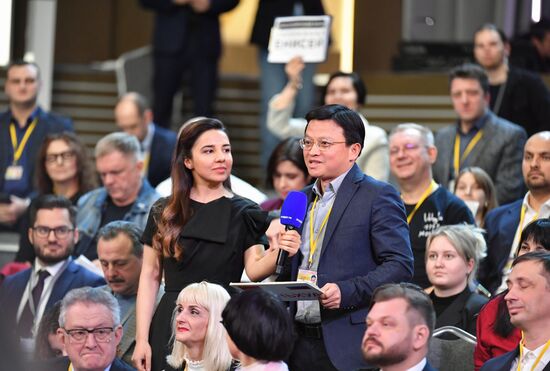 "Прямая линия" и большая пресс-конференция президента РФ В. Путина