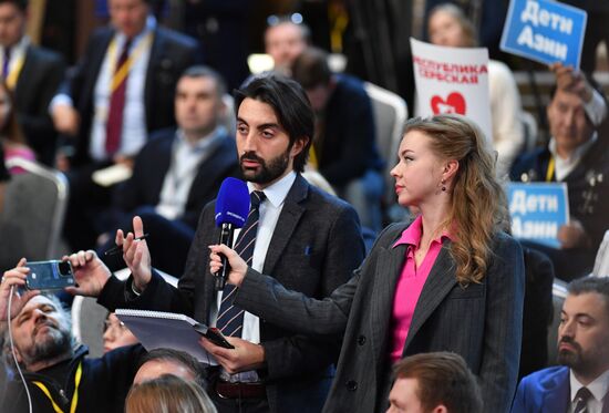 "Прямая линия" и большая пресс-конференция президента РФ В. Путина