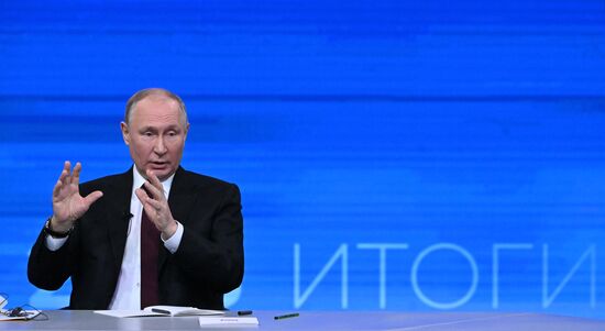 "Прямая линия" и большая пресс-конференция президента РФ В. Путина