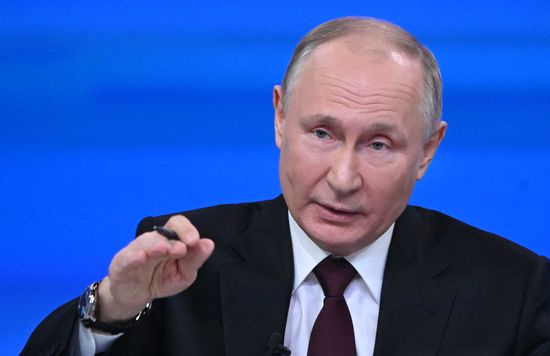 "Прямая линия" и большая пресс-конференция президента РФ В. Путина
