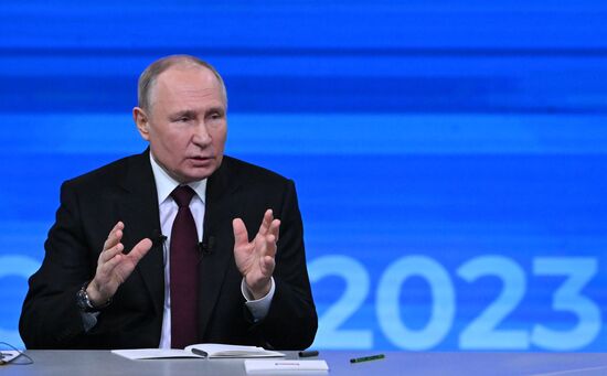 "Прямая линия" и большая пресс-конференция президента РФ В. Путина