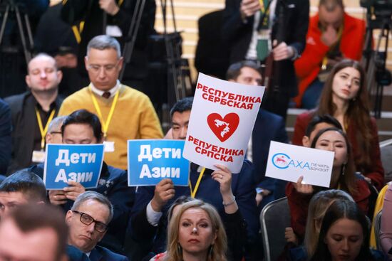 "Прямая линия" и большая пресс-конференция президента РФ В. Путина