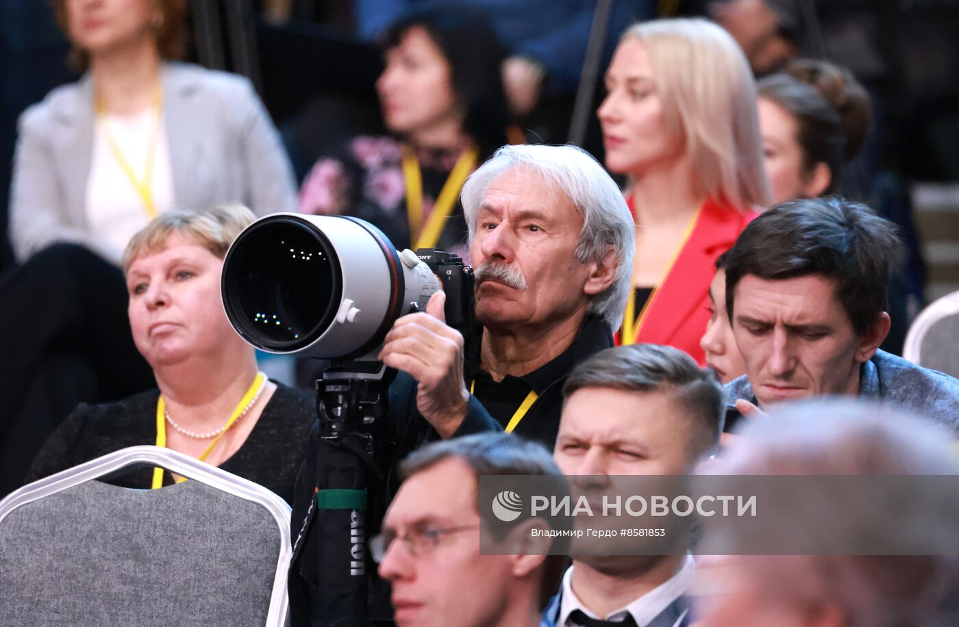 "Прямая линия" и большая пресс-конференция президента РФ В. Путина