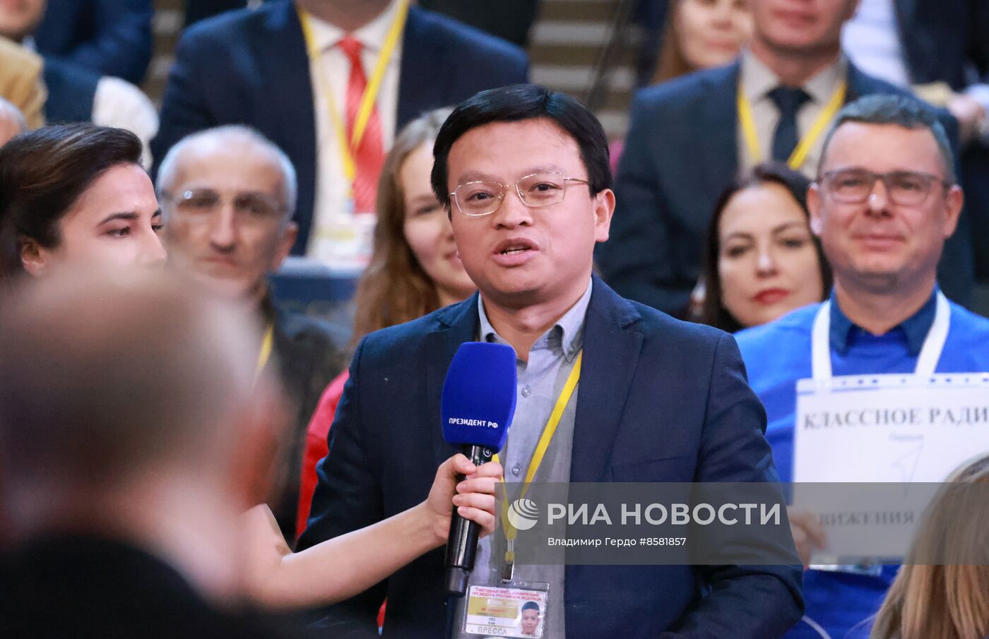 "Прямая линия" и большая пресс-конференция президента РФ В. Путина