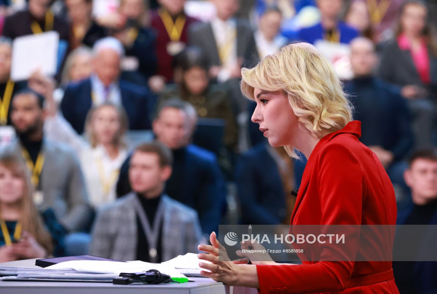 "Прямая линия" и большая пресс-конференция президента РФ В. Путина