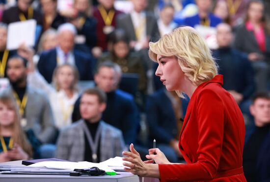 "Прямая линия" и большая пресс-конференция президента РФ В. Путина