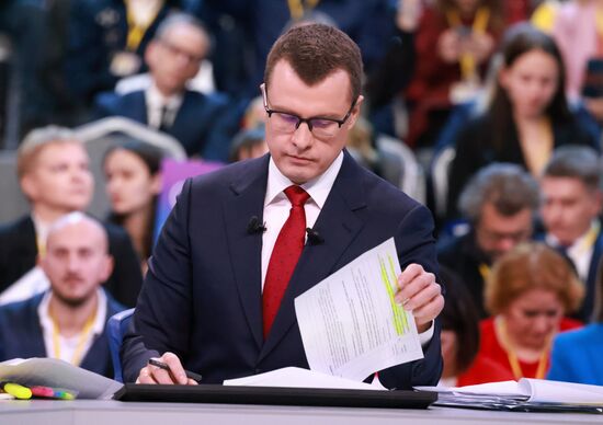 "Прямая линия" и большая пресс-конференция президента РФ В. Путина