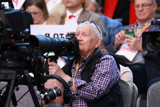 "Прямая линия" и большая пресс-конференция президента РФ В. Путина