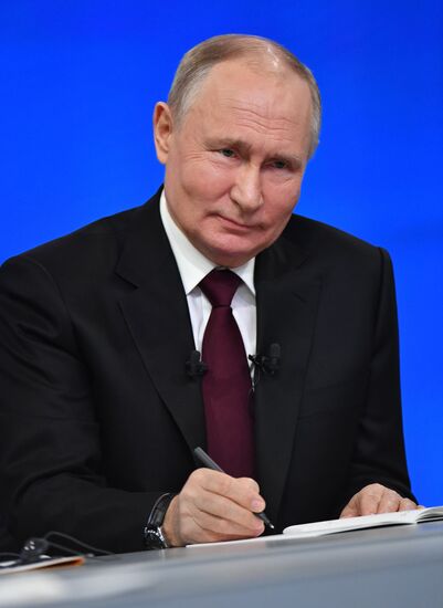 "Прямая линия" и большая пресс-конференция президента РФ В. Путина