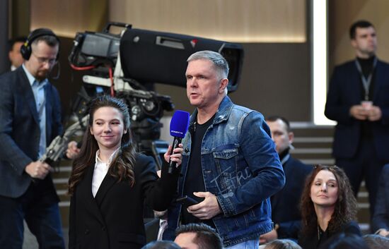 "Прямая линия" и большая пресс-конференция президента РФ В. Путина