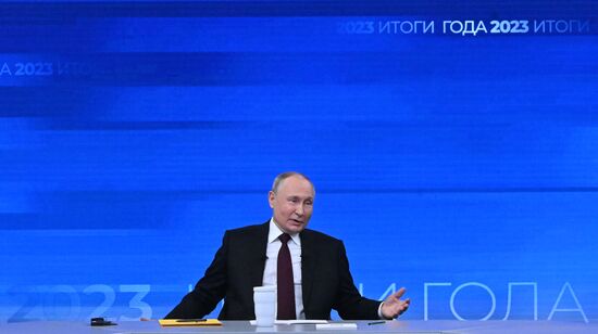 "Прямая линия" и большая пресс-конференция президента РФ В. Путина