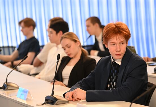 Выставка "Россия". Заседание молодежного креативного совета "Игр Будущего"