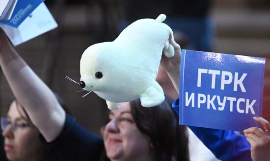 "Прямая линия" и большая пресс-конференция президента РФ В. Путина