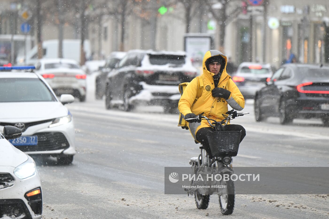 Снег в Москве