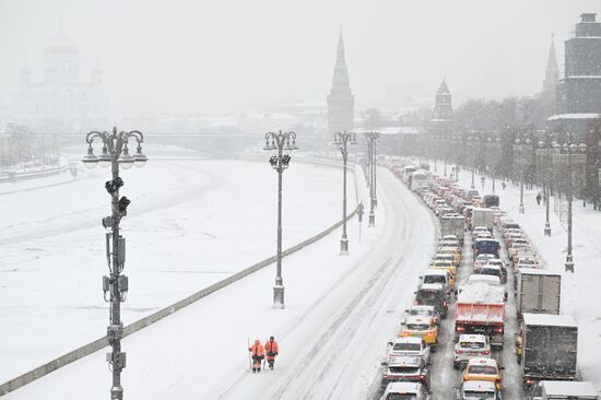 Снег в Москве